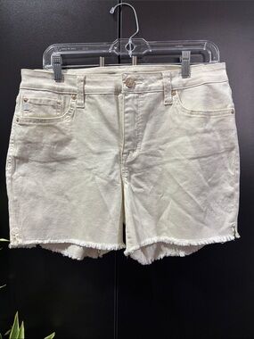 Seven 7 Weekend short, five pocket frayed ham 98% cotton 2% spandex,off white